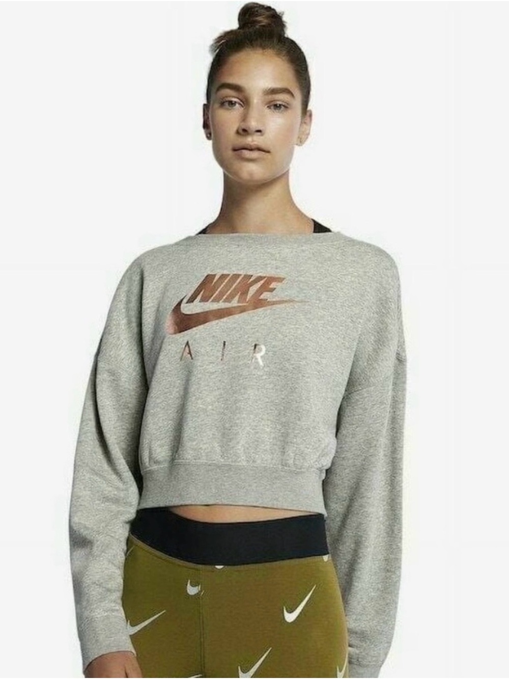 Nike Air Rally Grey Cropped
Crew Sweatshirt with Metallic
Rose-Gold Logo size L